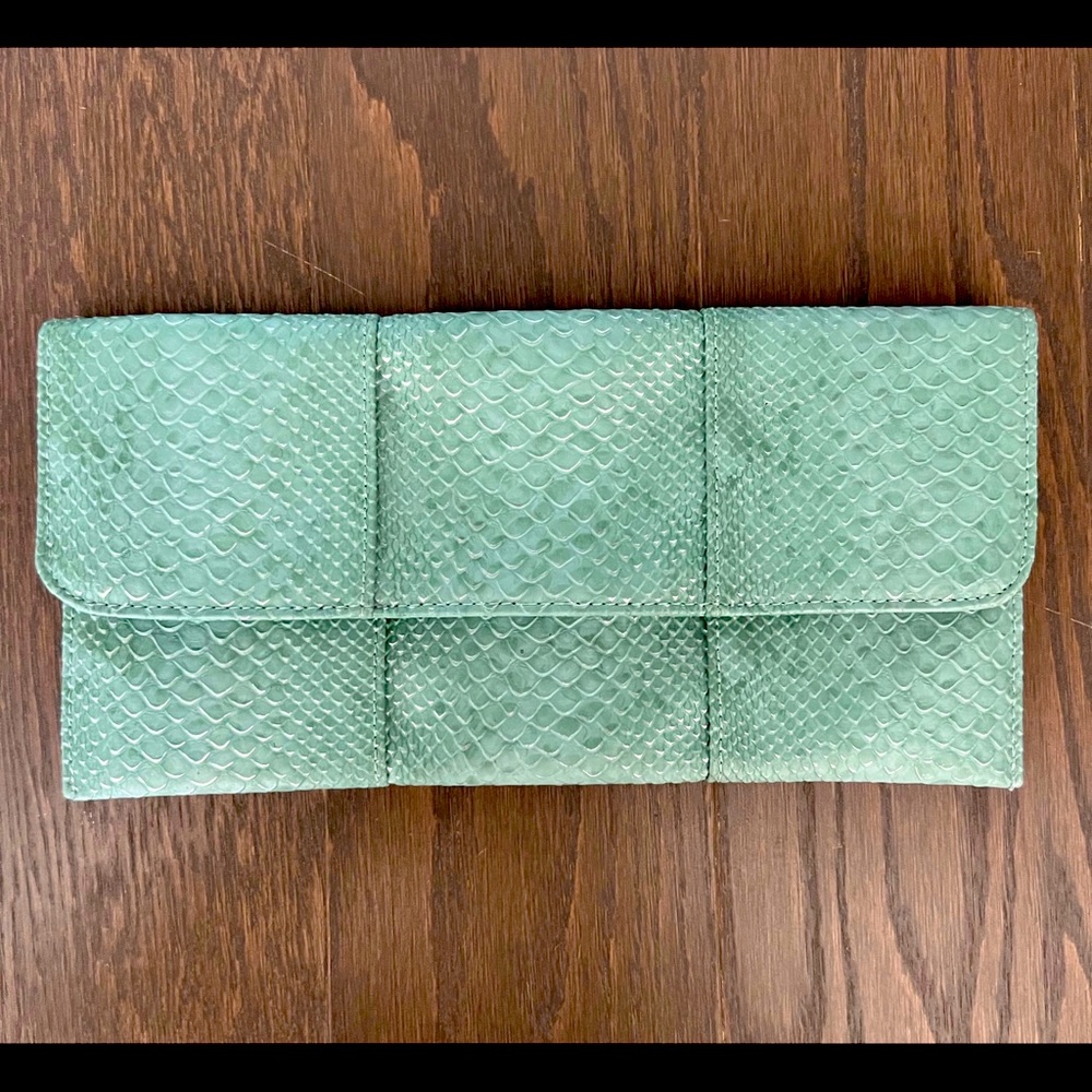 Urban Expressions Alligator Clutch (Teal)